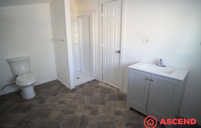 2 beds, 2 baths, $950, Unit 214 Beardsley Ave #12