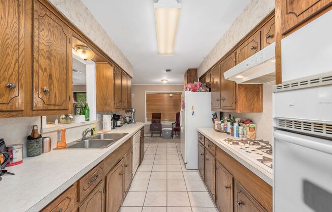 August 2026 Pre-Lease! Beautiful 3 Bed, 2 Bath House with Covered Patio!