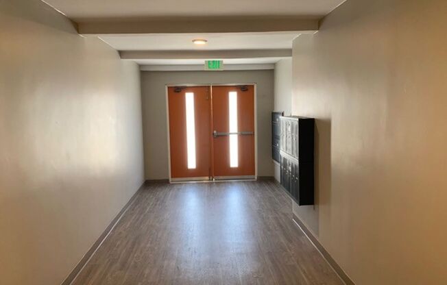 2 beds, 1 bath, $2,550, Unit 209