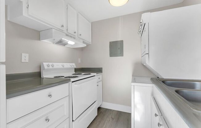 2 beds, 2 baths, 860 sqft, $1,645, Unit 03A