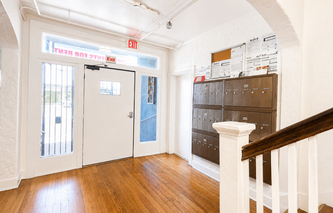 Studio, 1 bath, 450 sqft, $1,395, Unit Unit 101