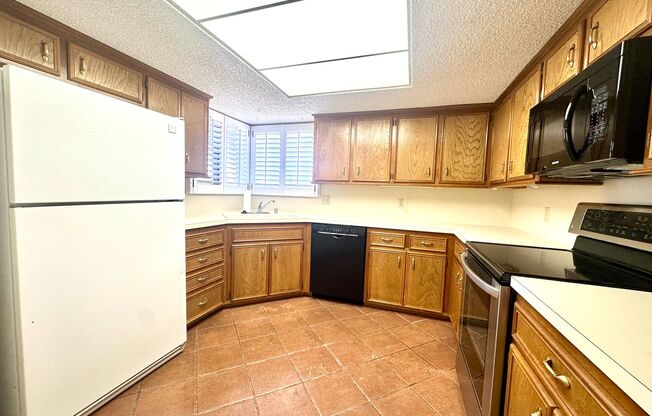 Self Showing - Cozy 2-Bedroom with a Fireplace