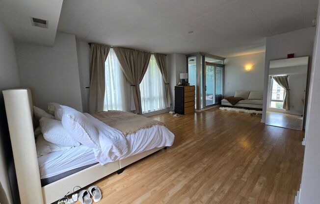 3 beds, 2.5 baths, 2,375 sqft, $4,995, Unit 1B