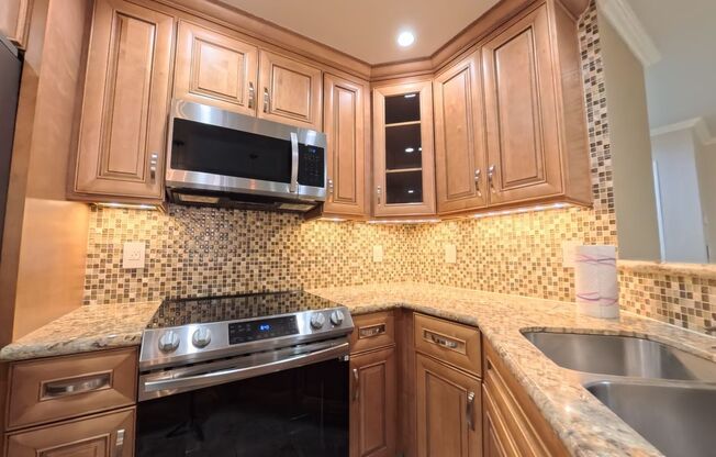 2 beds, 2 baths, $1,695, Unit # 1061