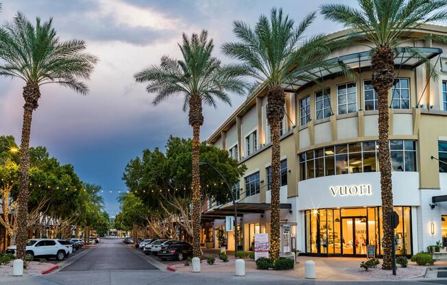 Shop and dine in style at Kierland Commons Dining & Shopping.