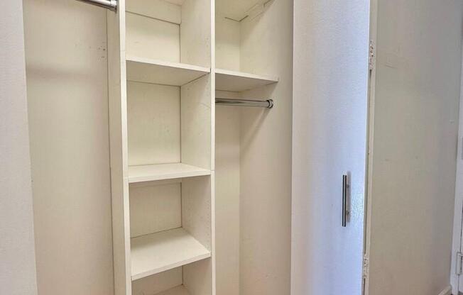 1 bed, 1 bath, $4,500, Unit 25C