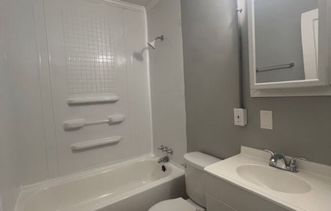 Beautiful 2 Bedroom 1 Bathroom Home