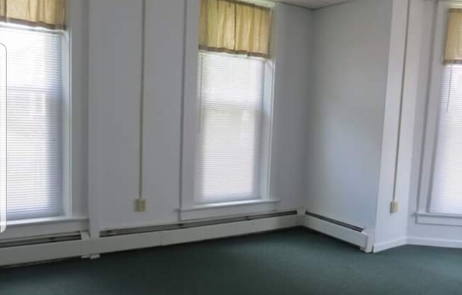 3 beds, 1 bath, $1,200