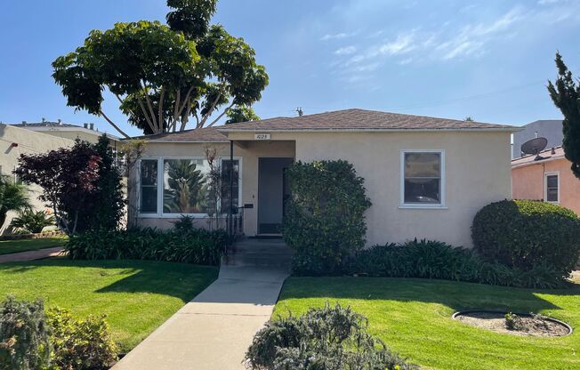 3 bedroom, 2 bath detached house with large yard in prime Pacific Beach location!