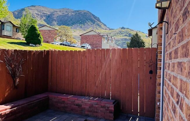 Beautiful townhouse, walk to the Ogden waterfall and hiking and biking trails