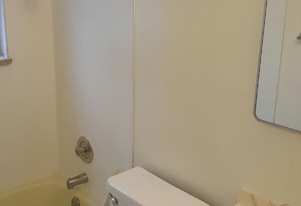 2 beds, 1 bath, 810 sqft, $2,095, Unit 07