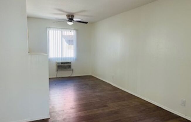 6442 Rostrata Avenue