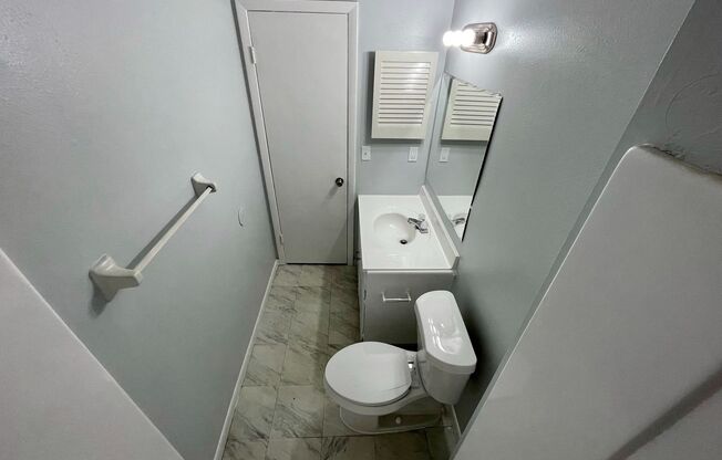 2 beds, 2 baths, 800 sqft, $1,550, Unit Unit 212