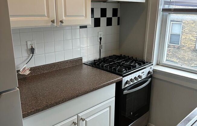 1 bed, 1 bath, 560 sqft, $1,195, Unit 306