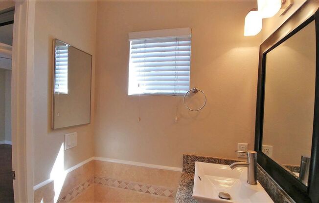 2 beds, 2 baths, 950 sqft, $2,750, Unit 118
