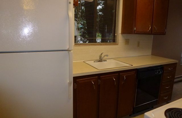 03) 4901 Phinney