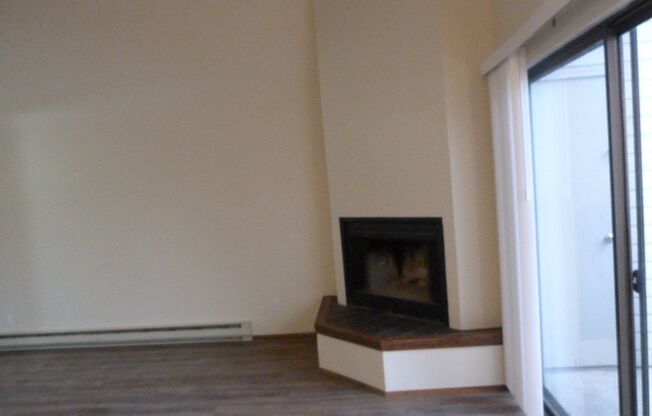 2 beds, 1 bath, $1,600, Unit Unit 26