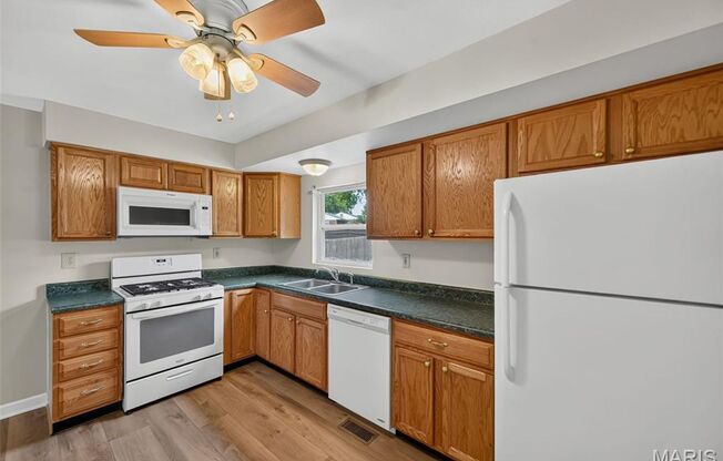 3 beds, 1 bath, 1,292 sqft, $1,900, Unit Barton Place- 45