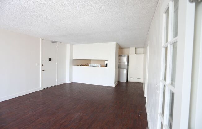 Liliuokalani Plaza – 2 bedroom, 2 bath with 1 covered parking