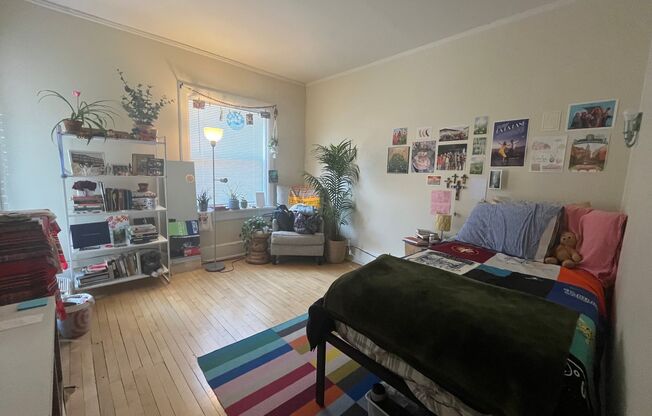 4 beds, 2 baths, $2,295, Unit 10