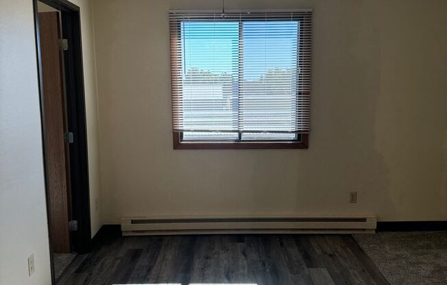 3 beds, 1 bath, 1,100 sqft, $875, Unit 302