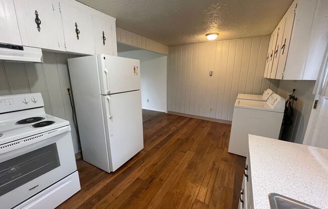 2 beds, 1 bath, 825 sqft, $1,295, Unit 524