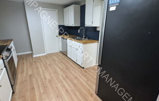 1 bed, 1 bath, 900 sqft, $1,200, Unit Apt 3