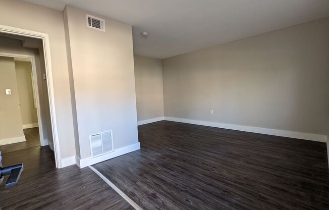 2 Bedroom 1 Bath in Prime Location
