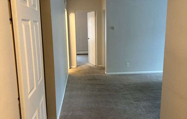 2 beds, 1 bath, 840 sqft, $1,495, Unit 201 (R)