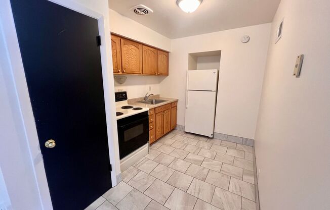 Packard Ave 2-Bedroom Apartment w/ Two Parking Spots