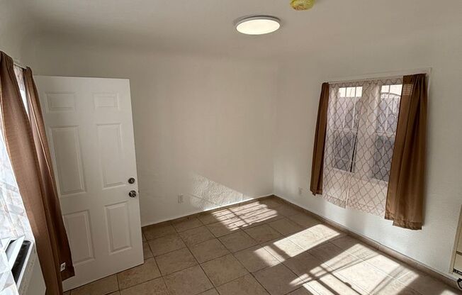 Studio, 1 bath, 450 sqft, $1,550, Unit 812 4/5