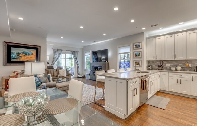 141 W 6 ST
