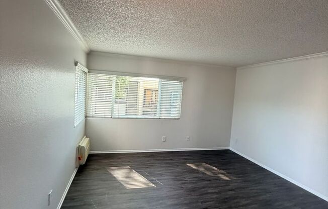 2 beds, 1 bath, 890 sqft, $2,590, Unit 304