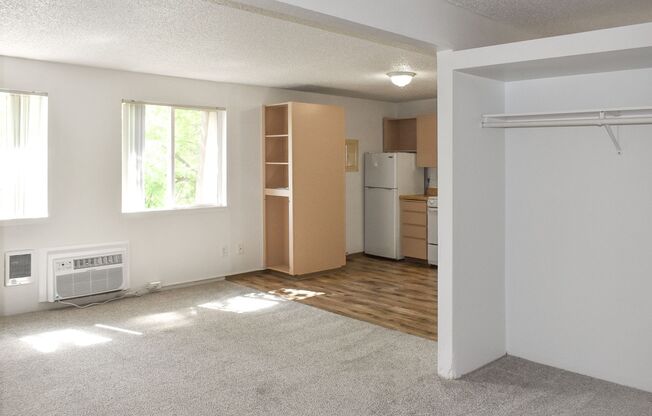 Studio, 1 bath, 474 sqft, $945, Unit 27
