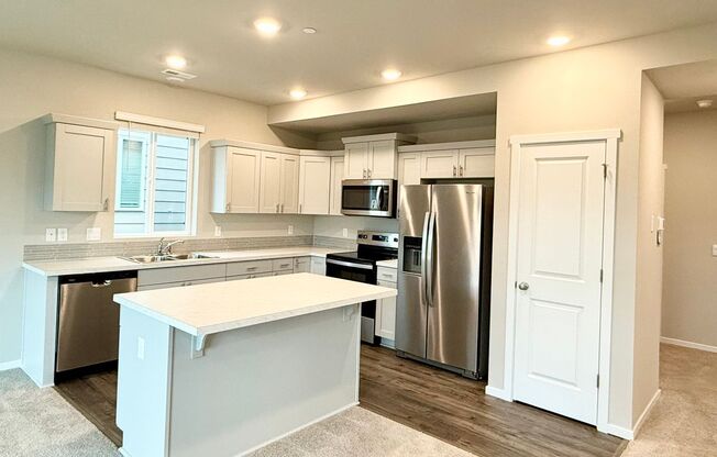 4 bedroom brand new house in Bremerton.