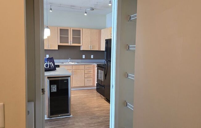 2 beds, 1 bath, 822 sqft, $1,880, Unit 414
