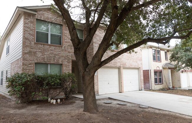 SPACIOUS 4 BEDROOM 2.5 BATH FEATURING MASTER BEDROOM DOWNSTAIRS*EASY ACCESS TO 151, POTRANCO, SEA WORLD, SHOPPING, & LACKLAND AFB