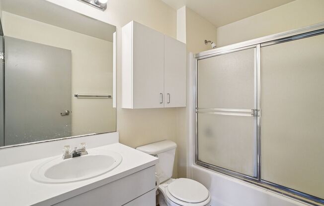Studio, 1 bath, 200 sqft, $949, Unit 208