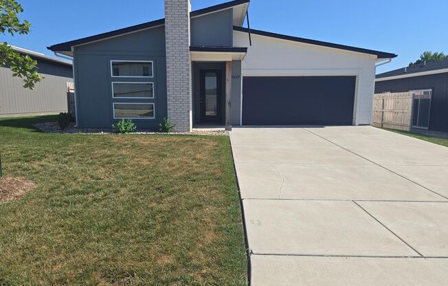 For Rent – 3 Bed | 2 Bath single family home - Located in East Wichita, off of Pawnee and Webb Rd!