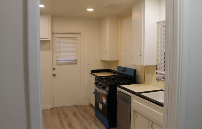 2 beds, 1 bath, $2,400