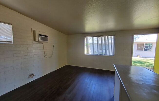 Studio, 1 bath, 320 sqft, $995, Unit 1