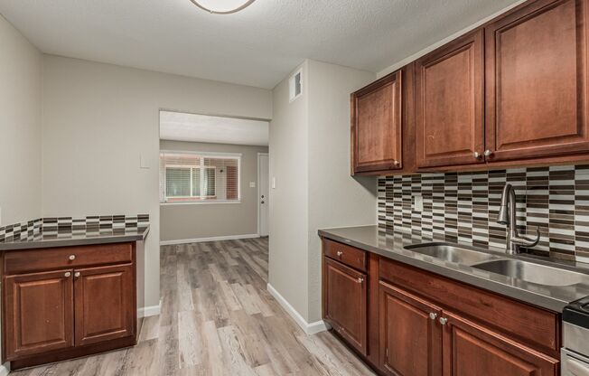 1010 1012 S SMITH RD