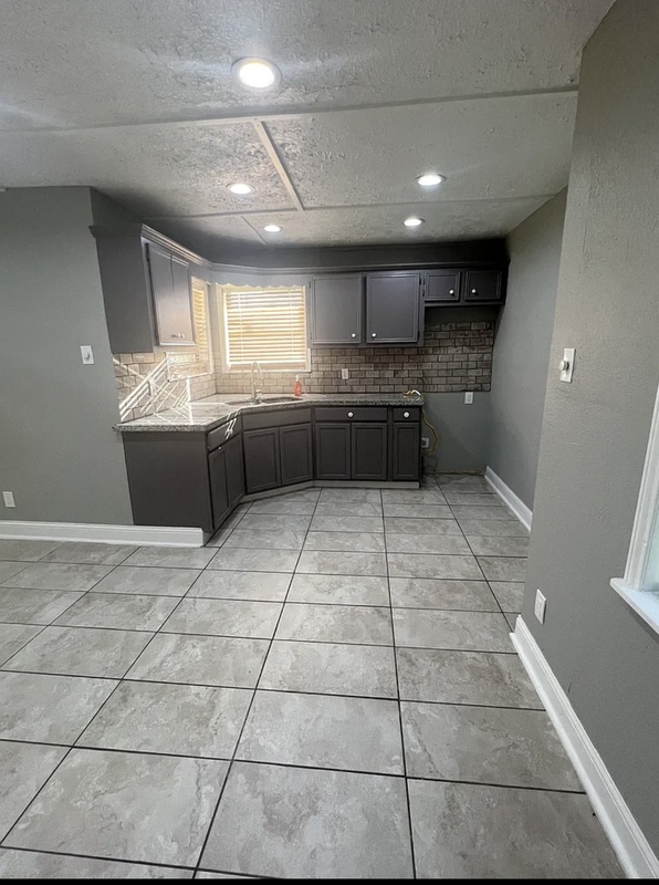 8601 HOMEWOOD LN