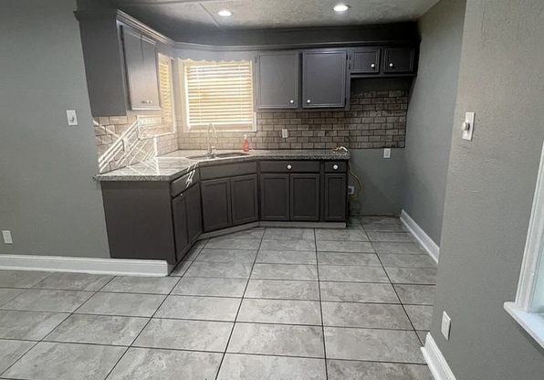 8601 HOMEWOOD LN