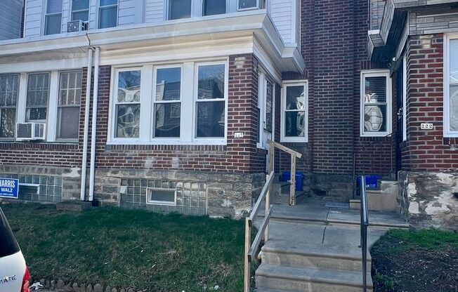 Stunning 3-Bedroom Townhome with Finished Basement in Olney! Available May 1st!