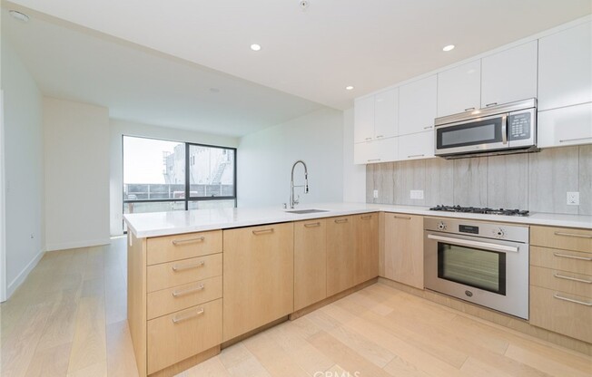 1 bed, 1 bath, 711 sqft, $2,800, Unit 1414