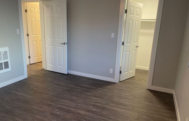 2 beds, 1 bath, 890 sqft, $2,710, Unit 0043