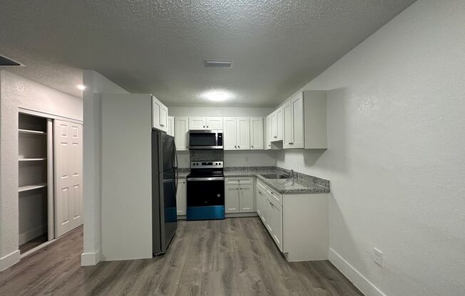 2 beds, 1 bath, 850 sqft, $2,025, Unit 6036-8