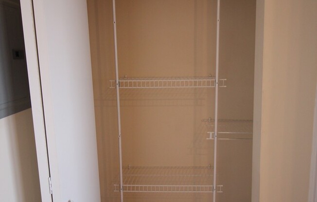 Studio, 1 bath, $1,100, Unit 206