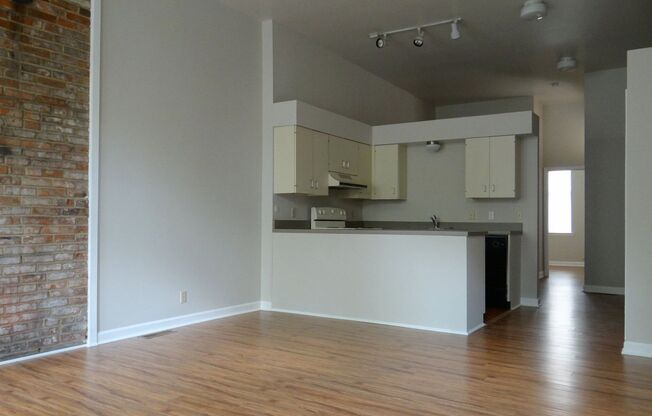 2 beds, 1.5 baths, $1,500, Unit 1223 A